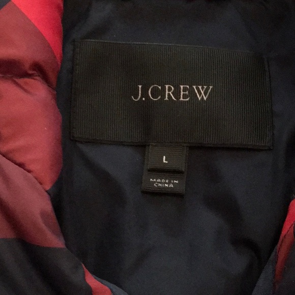 J CREW PUFFER VEST. SIZE LARGE. RED/BLACK CHECK - Picture 3 of 6